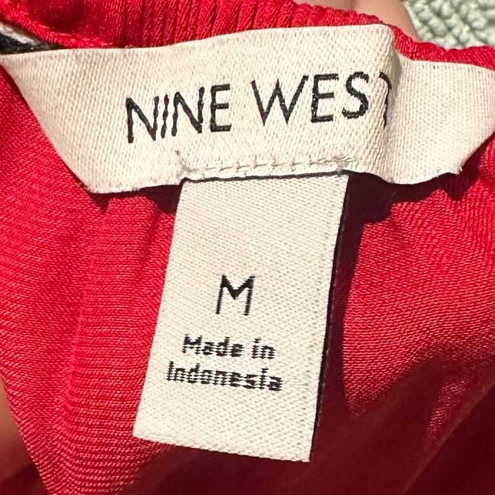 NINE WEST Size Medium Red and Pink Peplum Long Sleeve Sweetheart Neckline Blouse - Picture 2 of 11